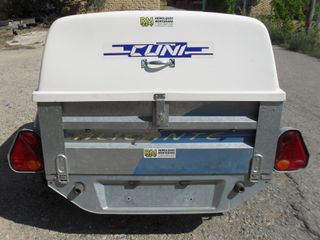 Remolque cerrado con tapa de fibra