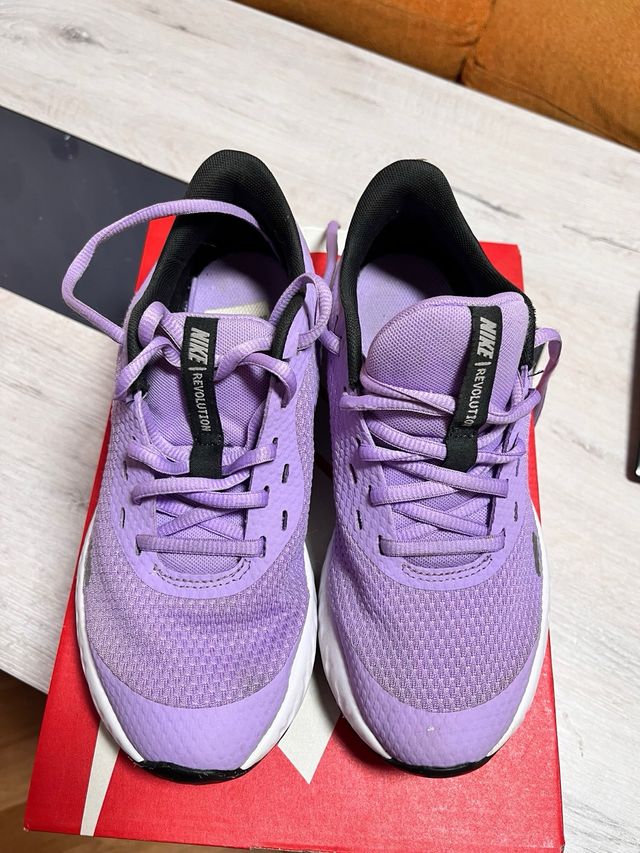 Zapatillas Nike Revolution Moradas Talla 36