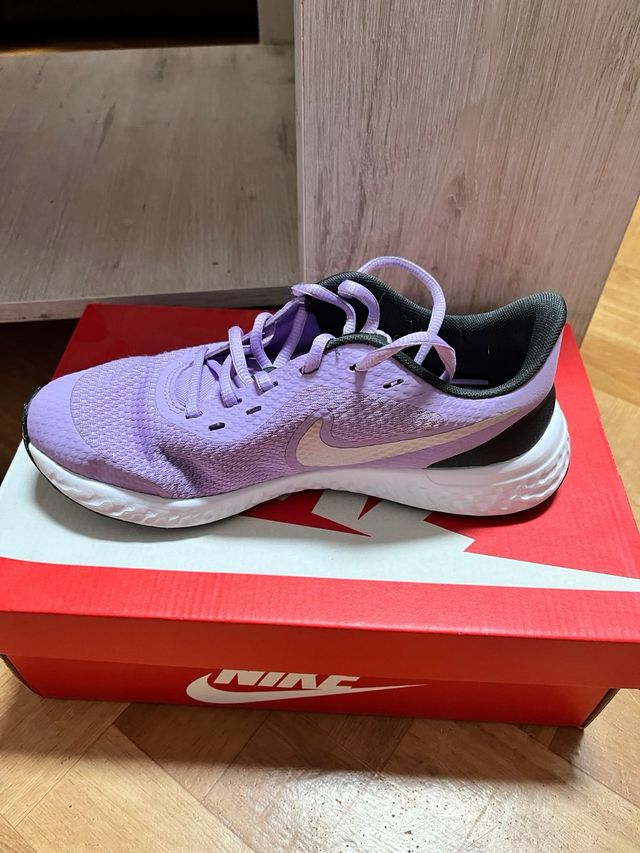 Zapatillas Nike Revolution Moradas Talla 36