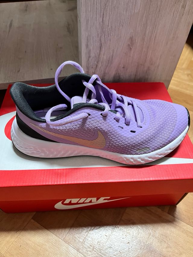 Zapatillas Nike Revolution Moradas Talla 36