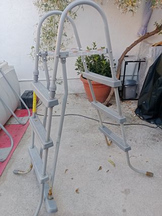 Escalera Piscina Gris/Blanca