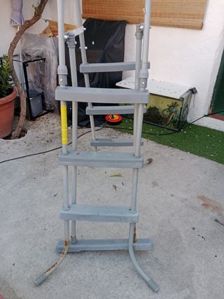 Escalera Piscina Gris/Blanca