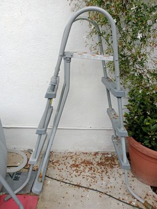 Escalera Piscina Gris/Blanca