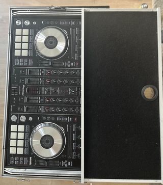 Mesa DJ Pioneer DDJ-SX Negra + Maleta