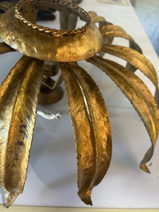 Lámpara de pared vintage dorada de hojas en metal