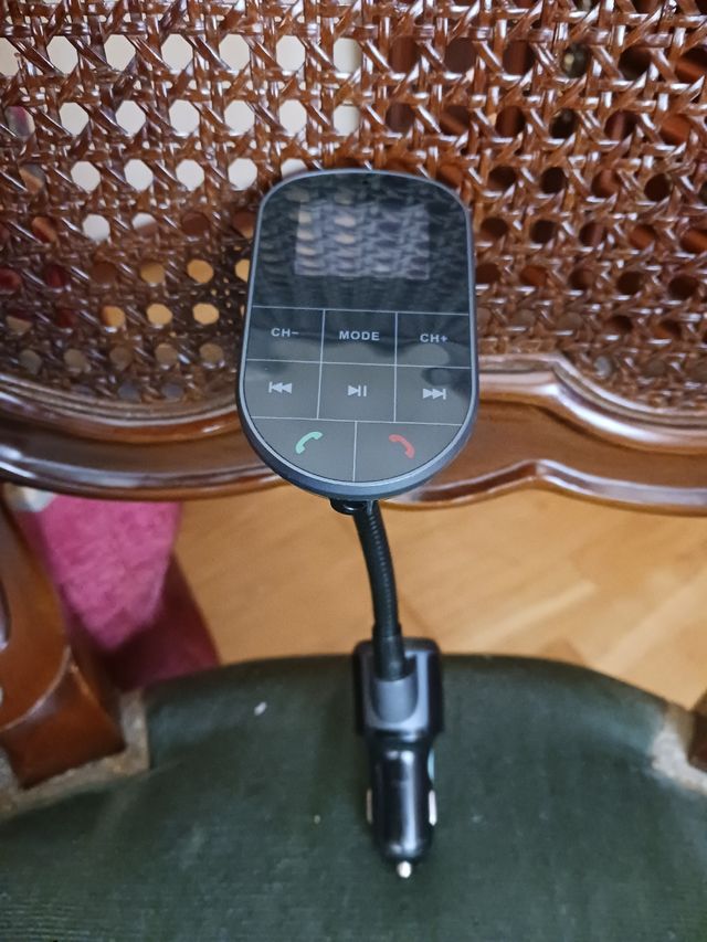 Vivavoce, caricabatterie e mp3 multifunzione per auto