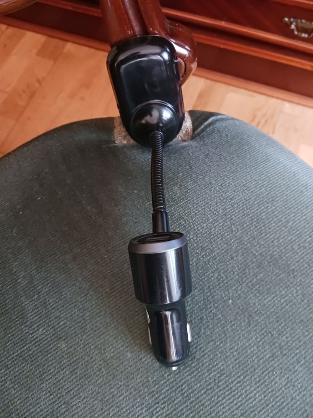 Vivavoce, caricabatterie e mp3 multifunzione per auto