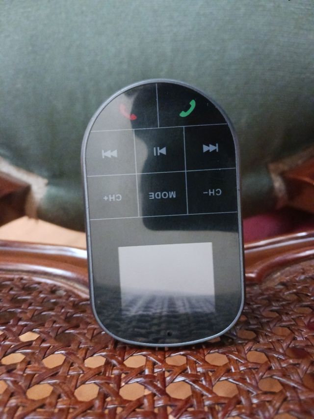 Vivavoce, caricabatterie e mp3 multifunzione per auto