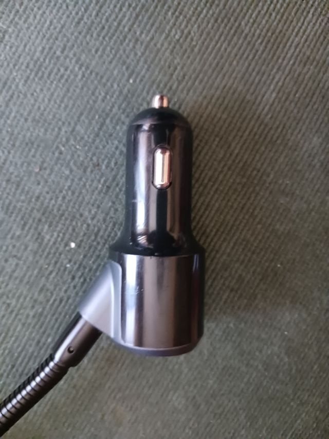 Vivavoce, caricabatterie e mp3 multifunzione per auto