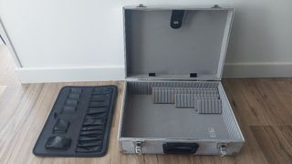 Maletín de aluminio plateado