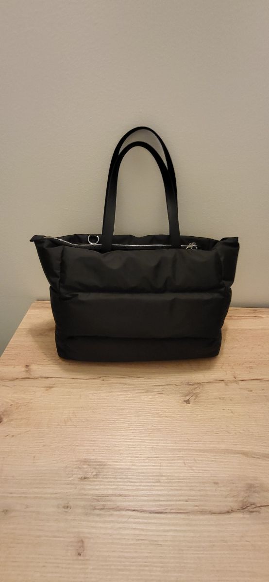 Bolso shopper acolchado negro Stradivarius