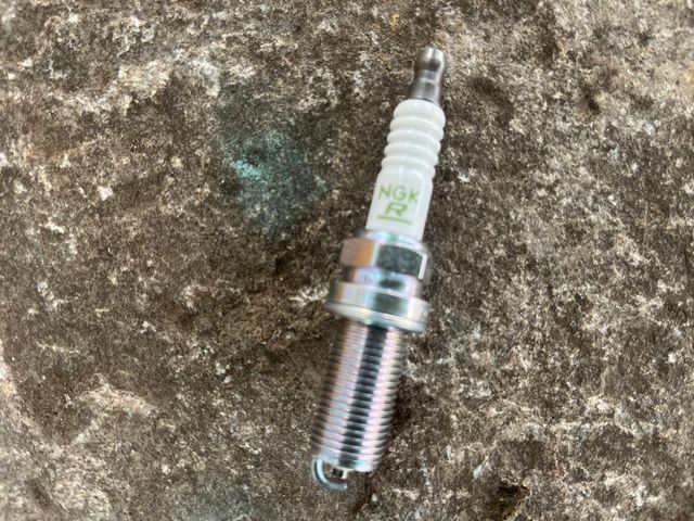 Bujías NGK R LFR6B Código 6677