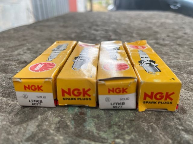 Bujías NGK R LFR6B Código 6677