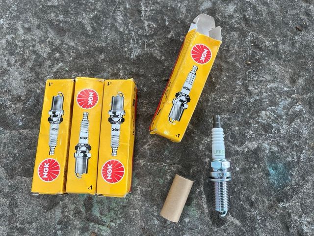 Bujías NGK R LFR6B Código 6677