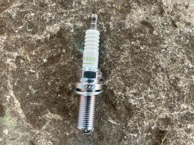 Bujías NGK R LFR6B Código 6677