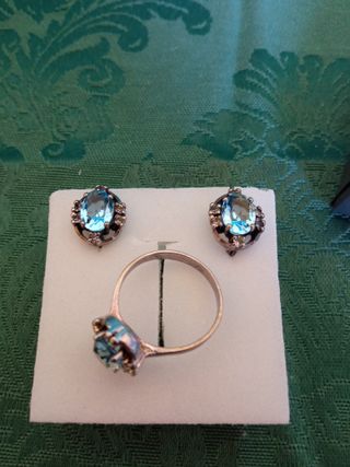 Conjunto Plata Ley Anillo y Pendientes. En persona