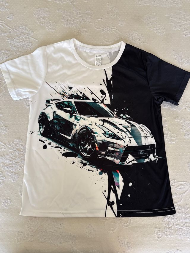 Camiseta con diseño de coche deportivo