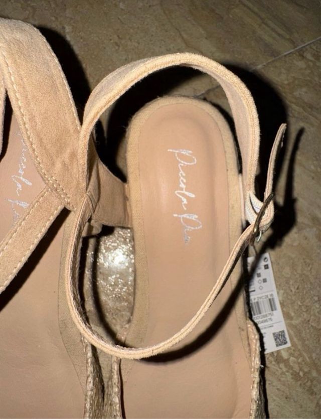Sandalias cuña beige nuevas