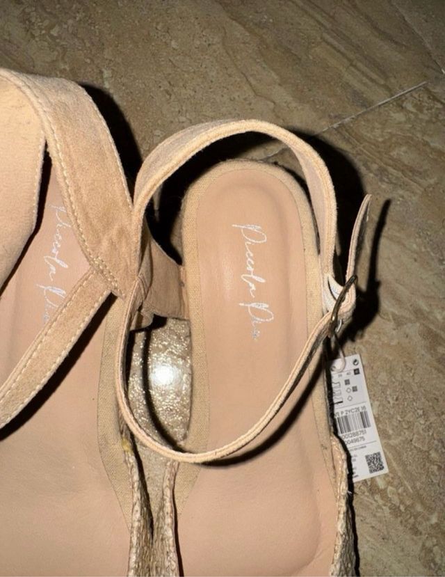 Sandalias cuña beige nuevas