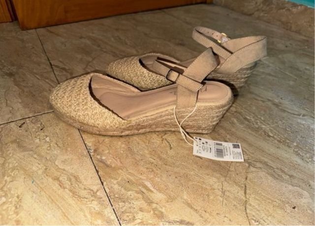 Sandalias cuña beige nuevas