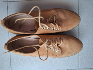 Zapatos de ante marrones. Usados solo 1 vez