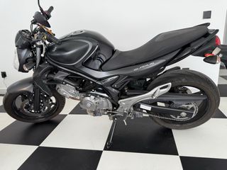 Suzuki Gladius