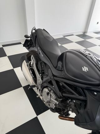 Suzuki Gladius