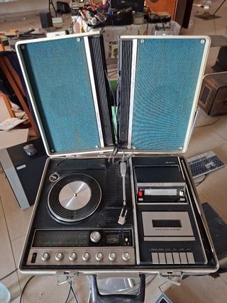 Maleta Tocadiscos Sanyo 8 pistas Cassette Radio FM