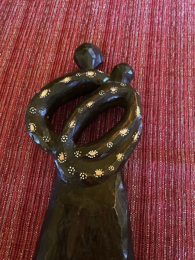 Statua etnica in legno