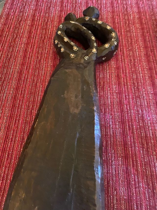 Statua etnica in legno