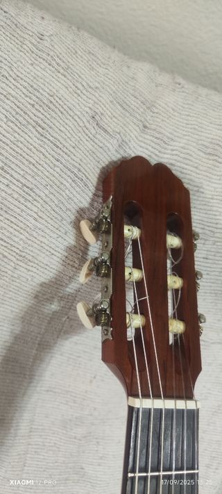 Guitarra Admira Modelo Sevilla con funda acolchada