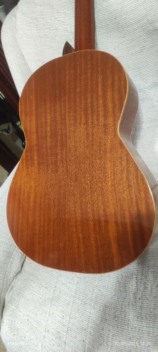 Guitarra Admira Modelo Sevilla con funda acolchada