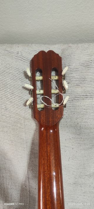 Guitarra Admira Modelo Sevilla con funda acolchada