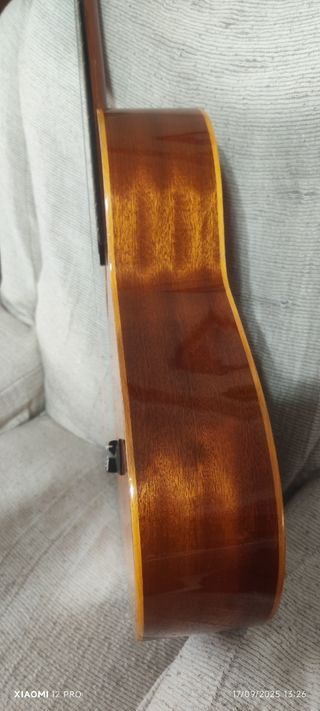Guitarra Admira Modelo Sevilla con funda acolchada