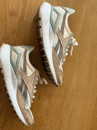 Zapatillas Reebok Mujer Beige y Blanco