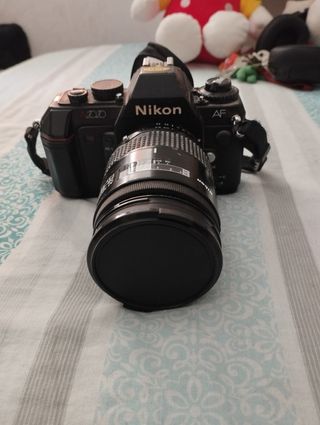 Cámara Nikon N2020 AF Negra