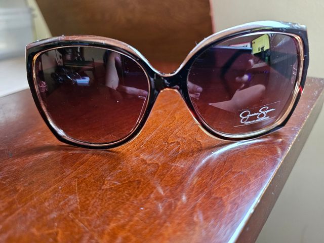 Gafas de sol Jessica Simpson negras y doradas