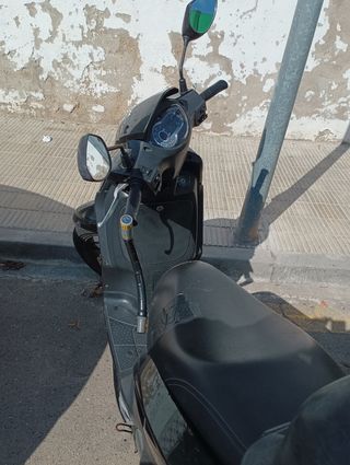Moto SYM 125cc Negra