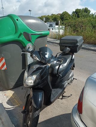 Moto SYM 125cc Negra