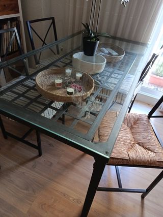 Mesa cristal y hierro con 4 sillas