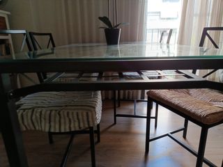 Mesa cristal y hierro con 4 sillas