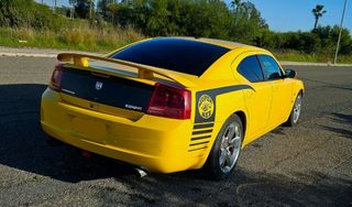 Dodge charger 2007 6.1 (con Glp)