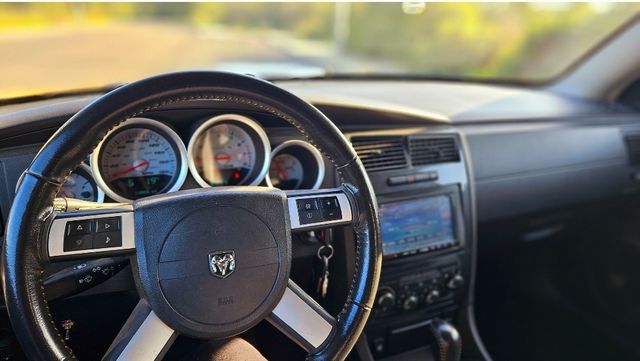 Dodge charger 2007 6.1 (con Glp)