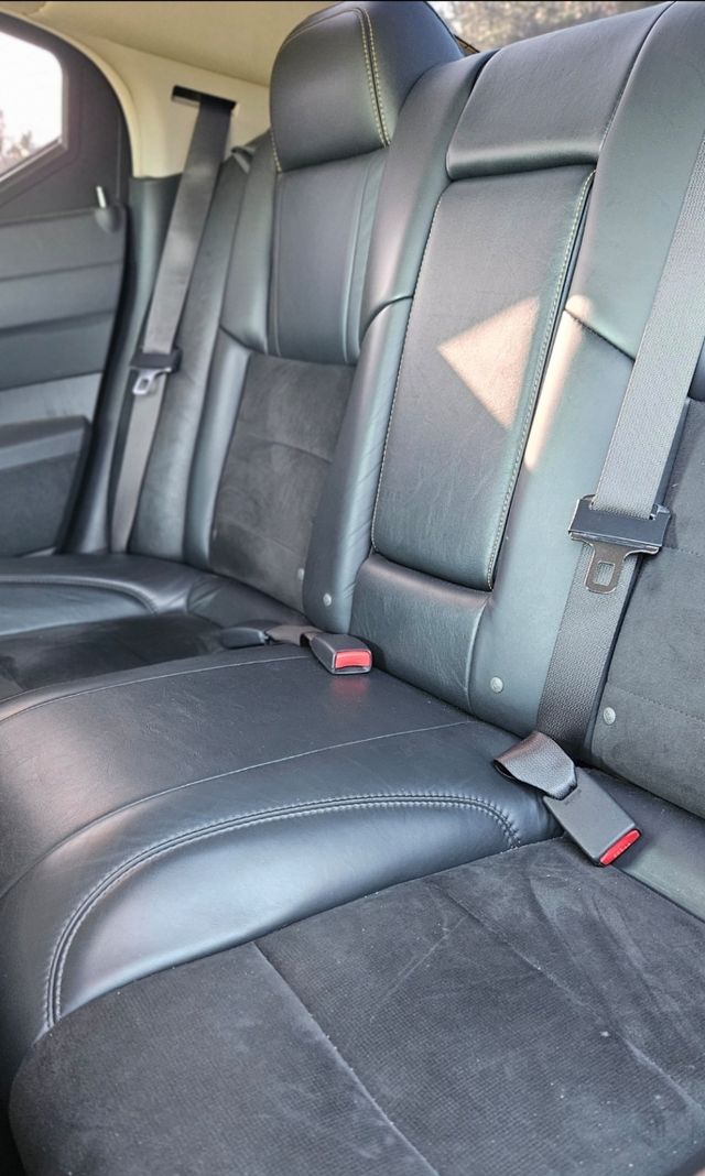 Dodge charger 2007 6.1 (con Glp)