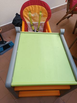 Trona-pupitre para bebé