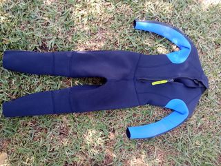 Traje Neopreno Surf Niño   talla 6 usado 3 veces.