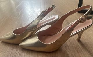 Tacones dorados