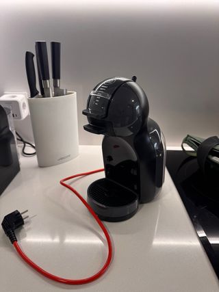 NUEVA - Cafetera Nescafé Dolce Gusto Negra