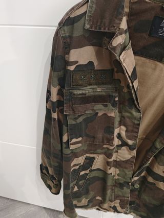 Camisa Bershka camuflaje S