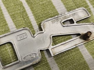 Insignias Ford Taunus 2.0